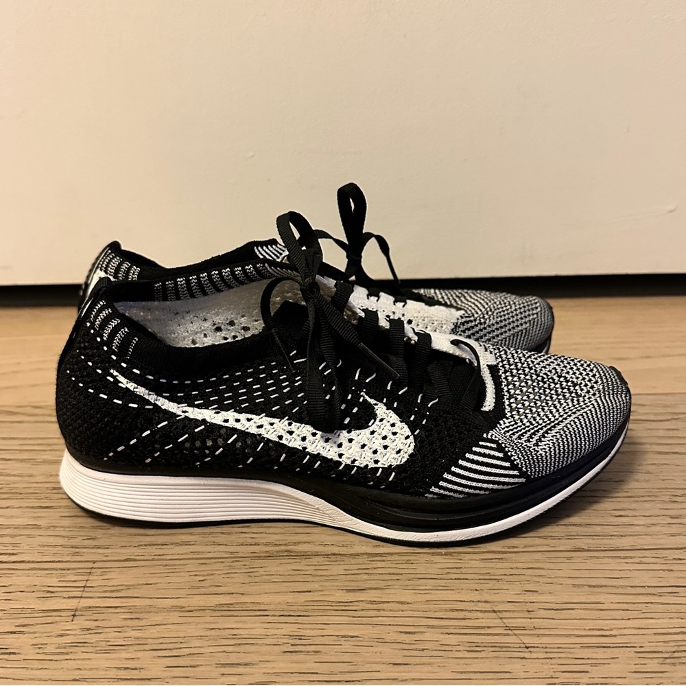 Nike Flyknit Racer Black White Size M 5.5 / W 7